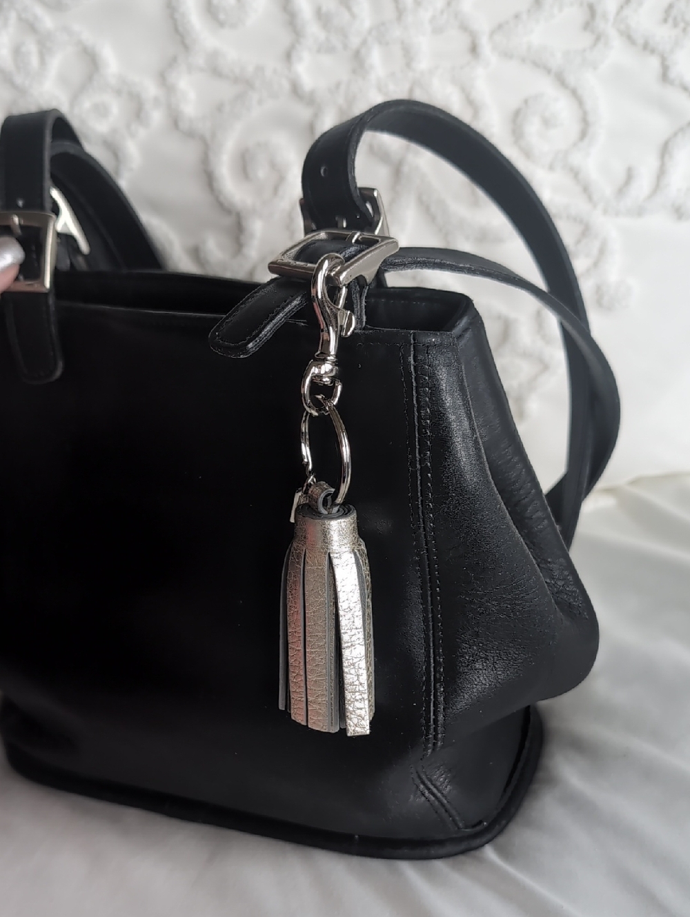 Vintage Coach Waverly 🖤Black Bucket Bag- Chrome Hardware Silver Charm Tassel - Picture 15 of 16